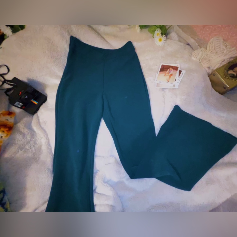 Shein ‘v cut’ zip up bell bottom pants 🧃size: 6/medium